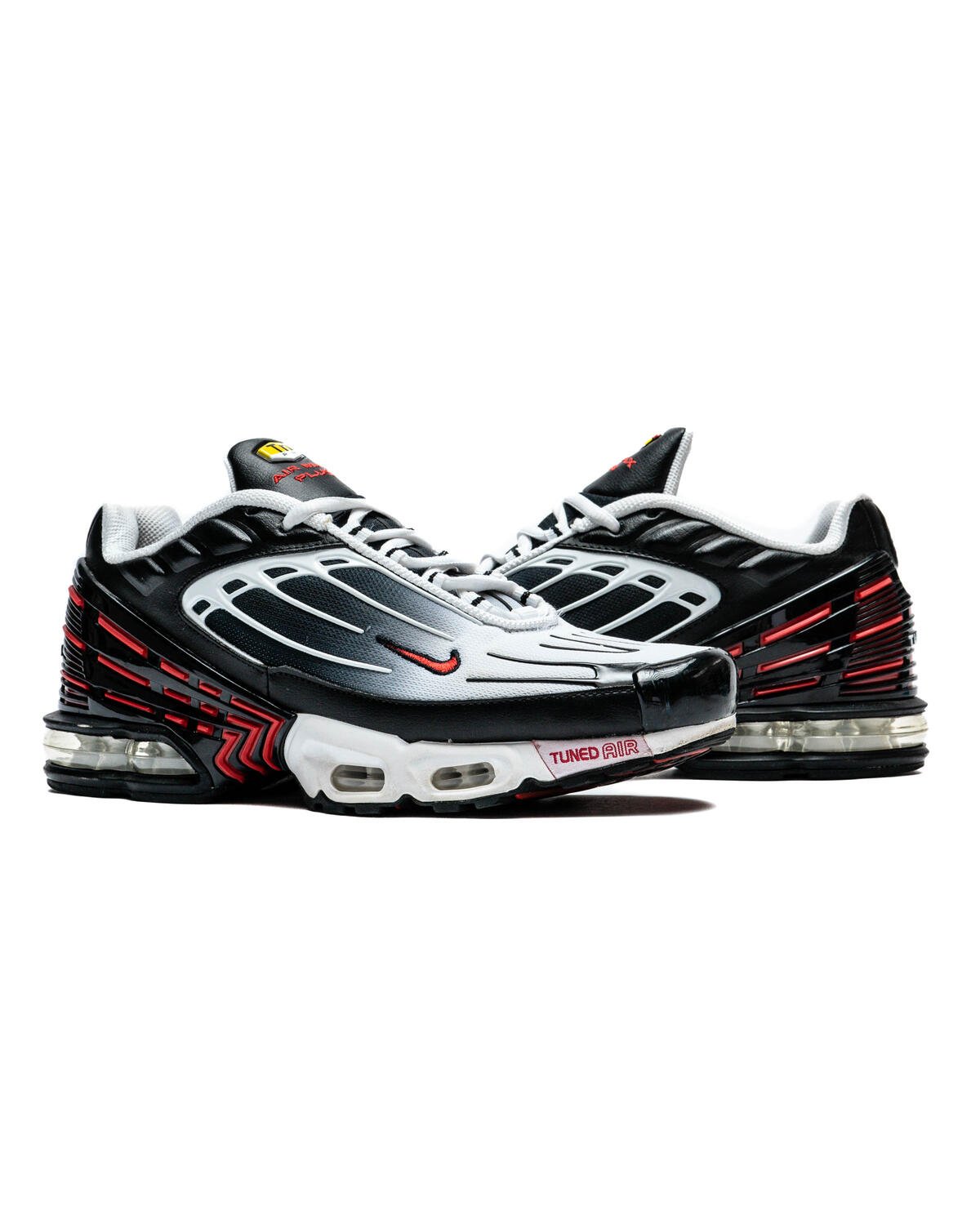 Air max plus best sale 3 black white red